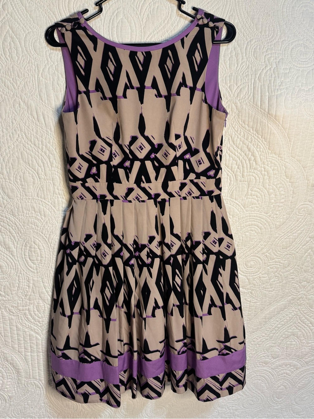 Jessica Simpson Geometric Print Sleeveless Pleated Fit & Flare Dress
Size 8